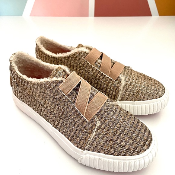 Brand new Blowfish Malibu kids size 2 gold flats - Picture 8 of 9